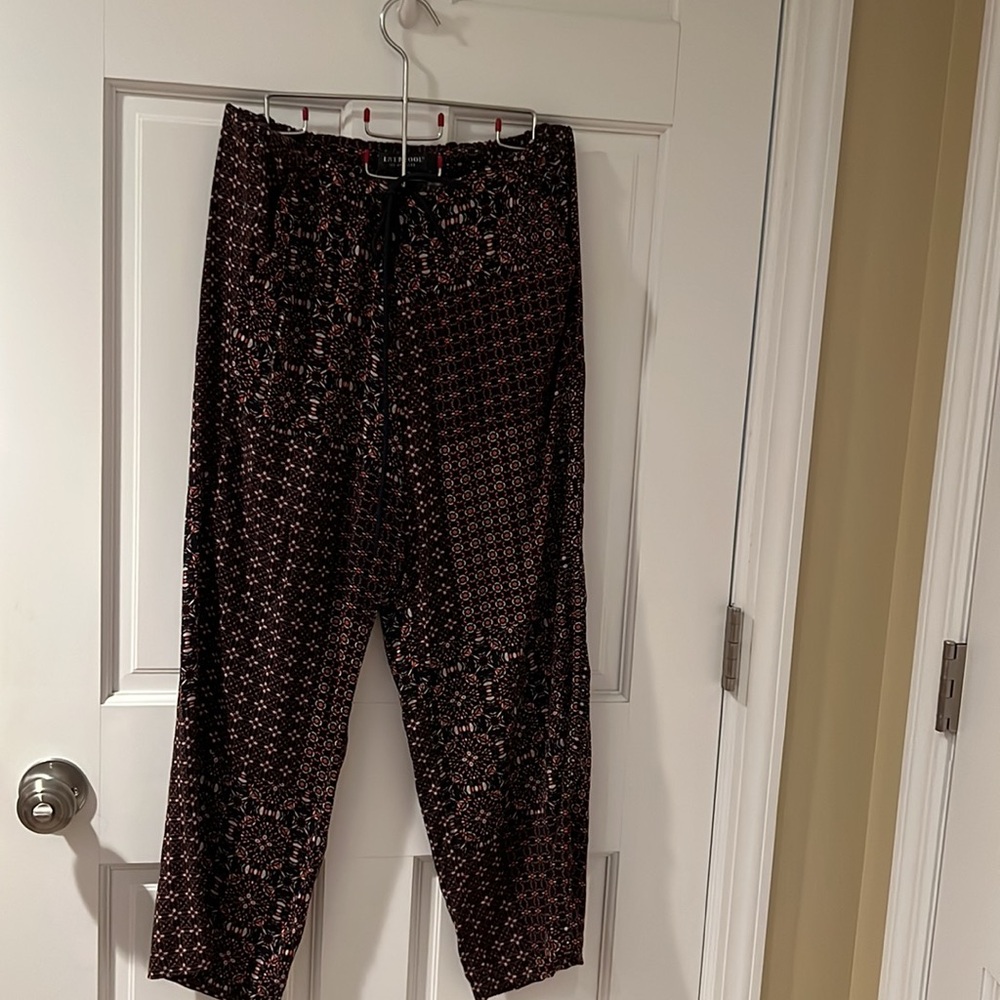 Liverpool pull on cropped pants size M
